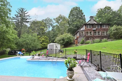242 Seminary Hill Road