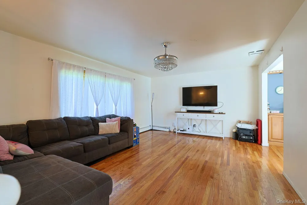 8 Pine Street Middletown, NY 10940