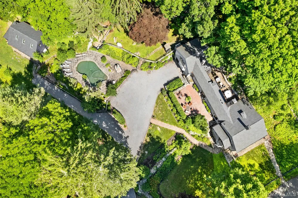 35 Old Snake Hill Road Pound Ridge, NY 10576