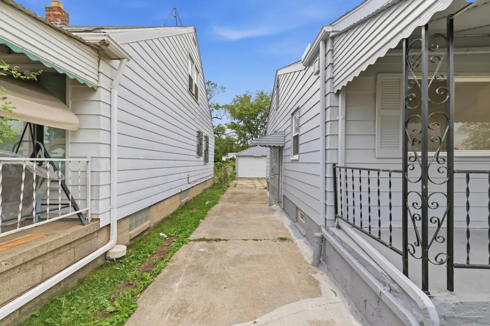 6803 Grandville Avenue Detroit, MI 48228