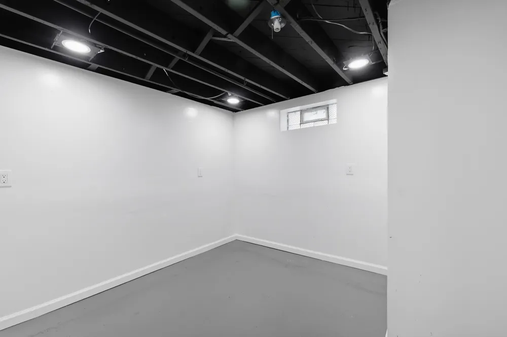 6803 Grandville Avenue Detroit, MI 48228