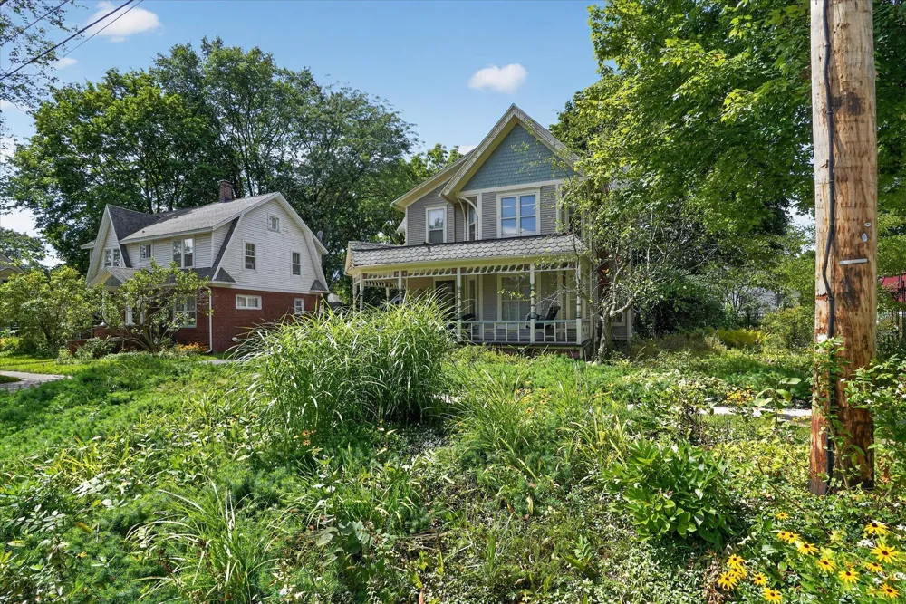 217 Grand Street Marshall, MI 49068