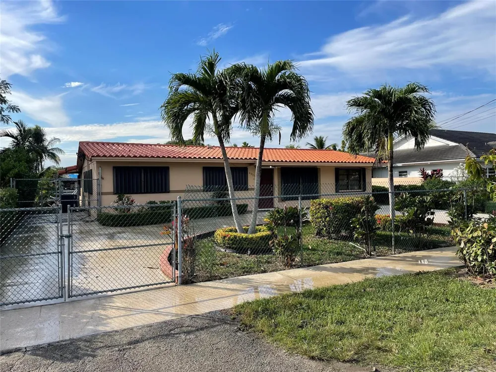 4900 SW 103RD PLACE #1 Miami, FL 33165