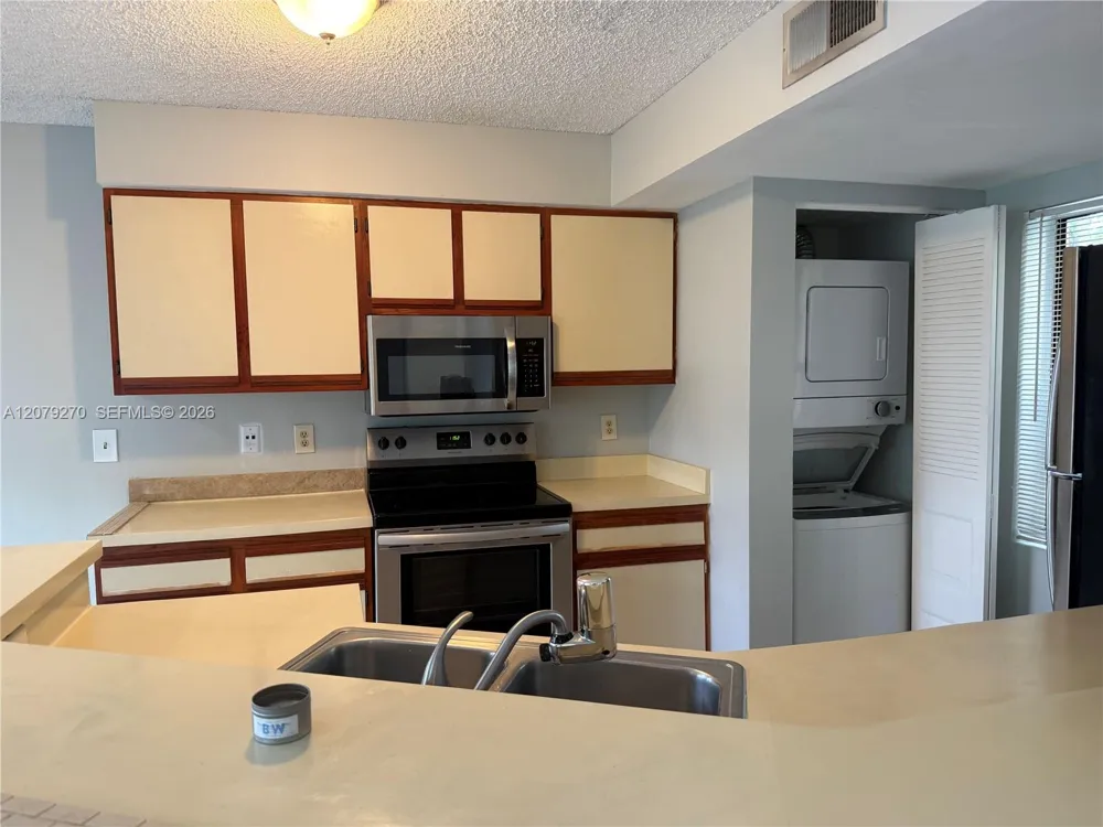 9999 Summerbreeze Dr #119 Sunrise, FL 33322