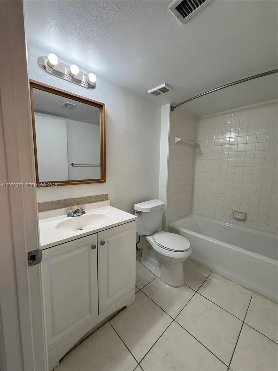 9999 Summerbreeze Dr #119 Sunrise, FL 33322