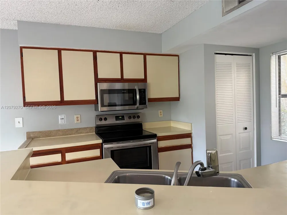 9999 Summerbreeze Dr #119 Sunrise, FL 33322
