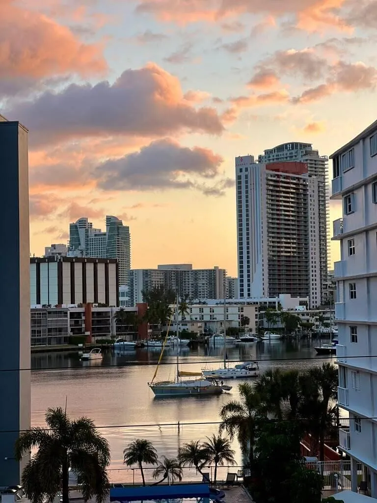 427 GOLDEN ISLES DRIVE #4I Hallandale Beach, FL 33009