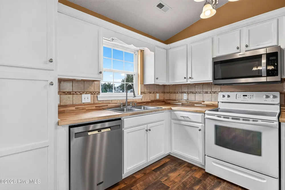 301 Parkton Drive Richlands, NC 28574