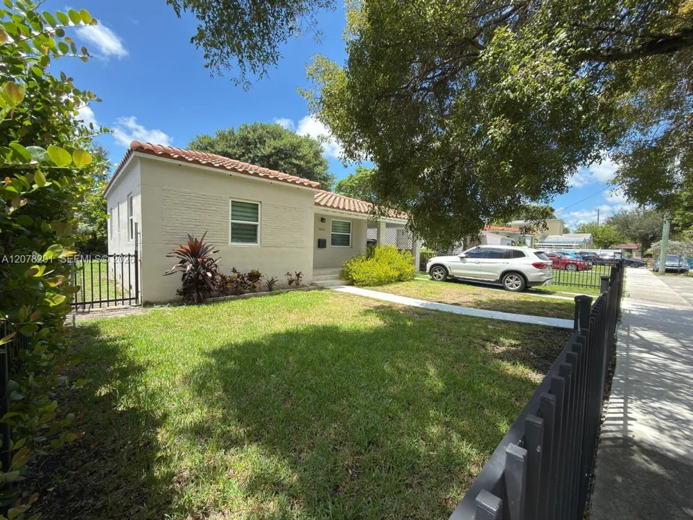 3860 SW 1st St Miami, FL 33134