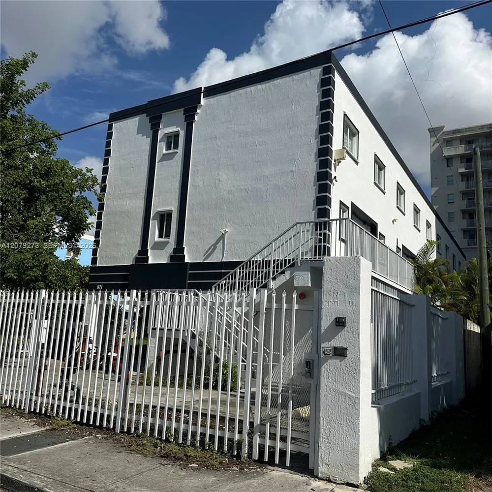 821 SW 2nd St #9 Miami, FL 33130