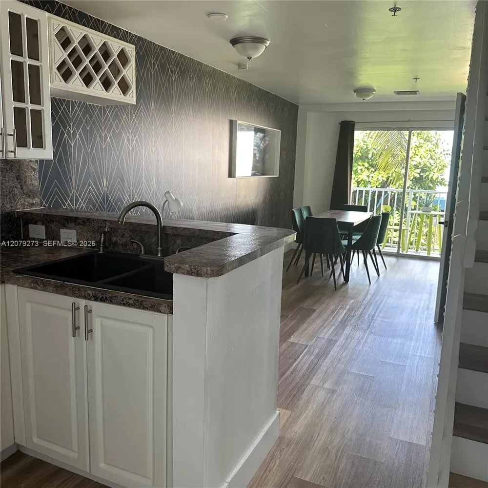 821 SW 2nd St #9 Miami, FL 33130