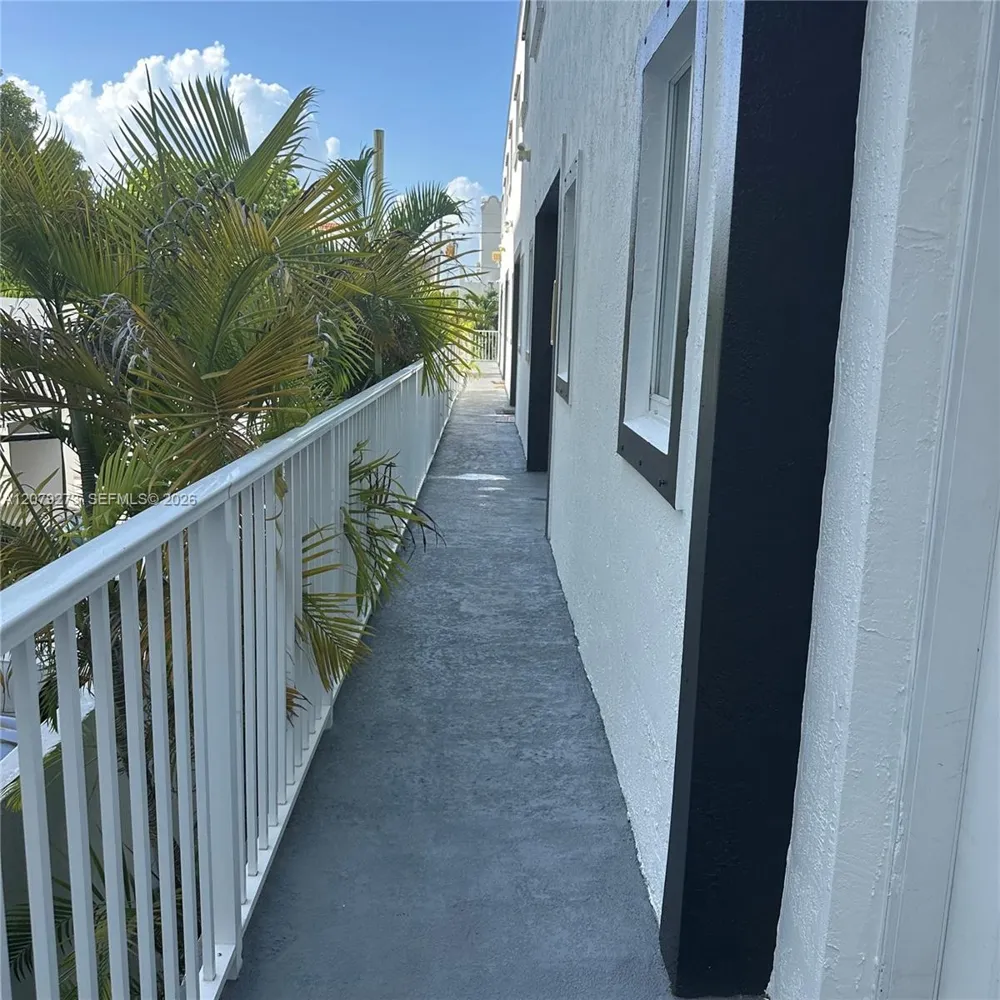 821 SW 2nd St #9 Miami, FL 33130