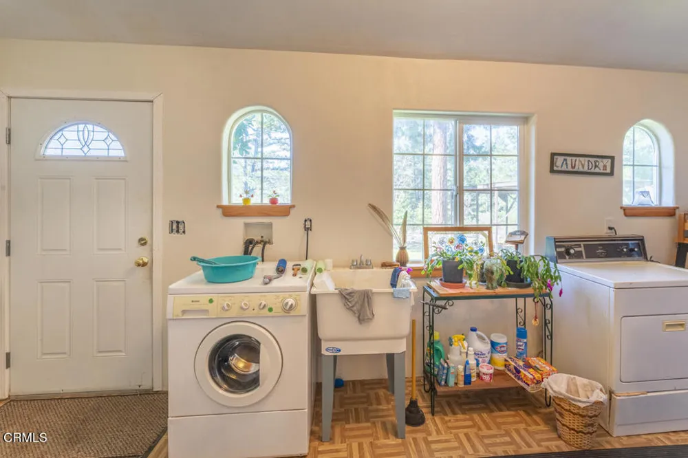 67951 HWY 101 Leggett, CA 95585