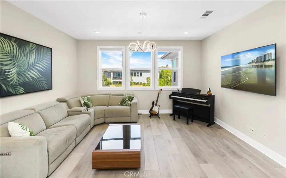 131 Evergreen Lake Forest, CA 92630