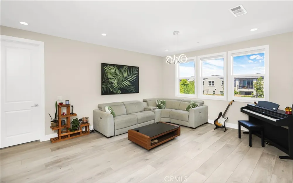 131 Evergreen Lake Forest, CA 92630