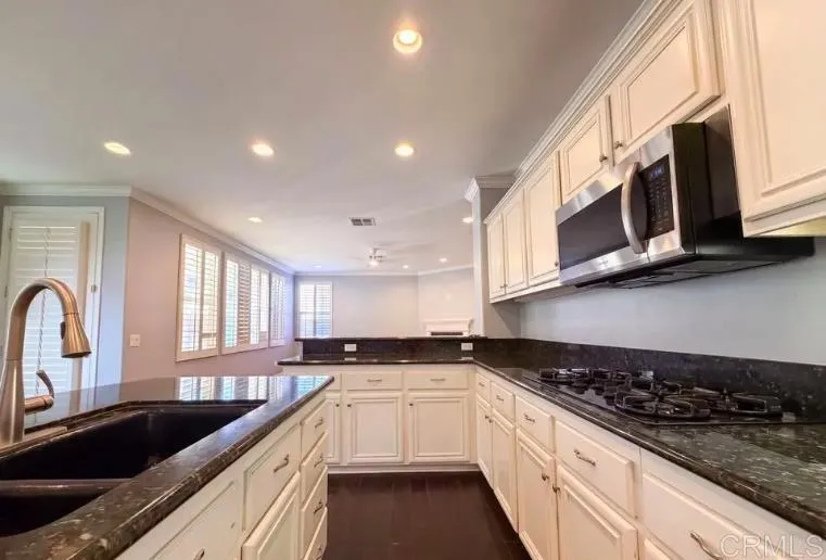 25701 W Chestnut Way W #1 Stevenson Ranch, CA 91381