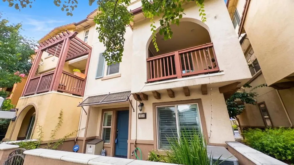 322 Fair Oaks Avenue Sunnyvale, CA 94085
