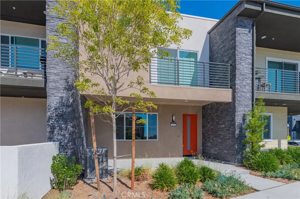 1083 Cadence Irvine, CA 92618