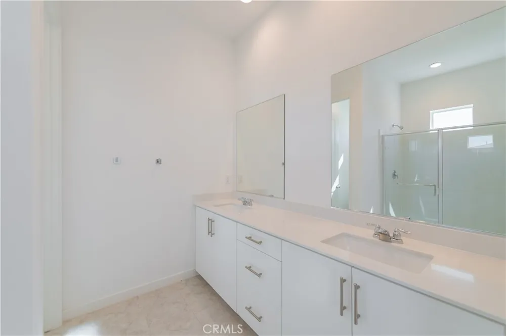1083 Cadence Irvine, CA 92618