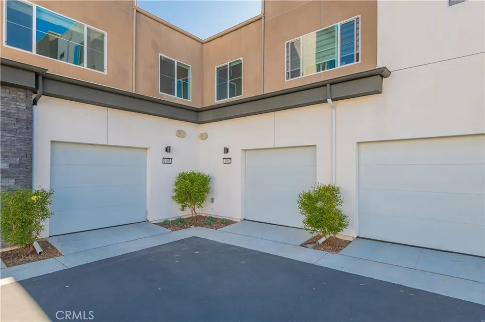 1083 Cadence Irvine, CA 92618