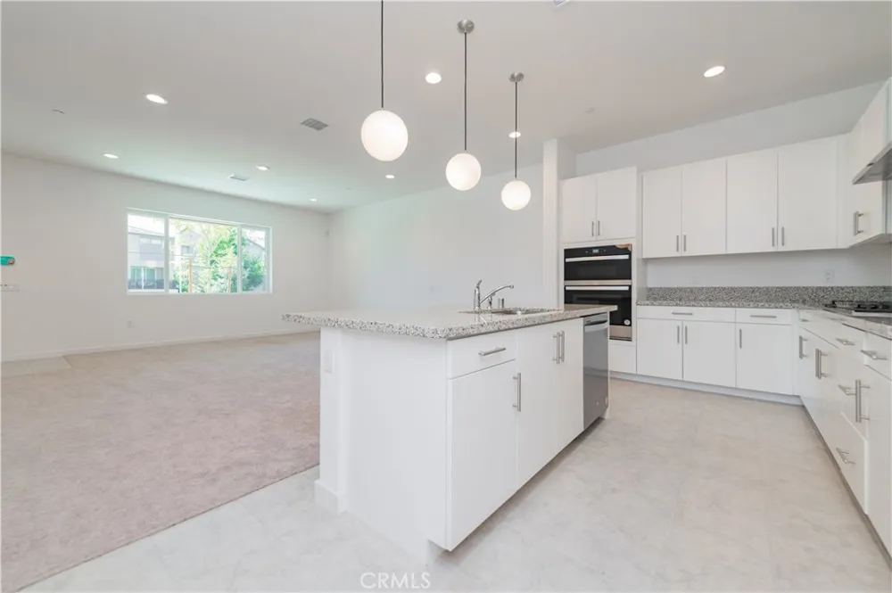 1083 Cadence Irvine, CA 92618