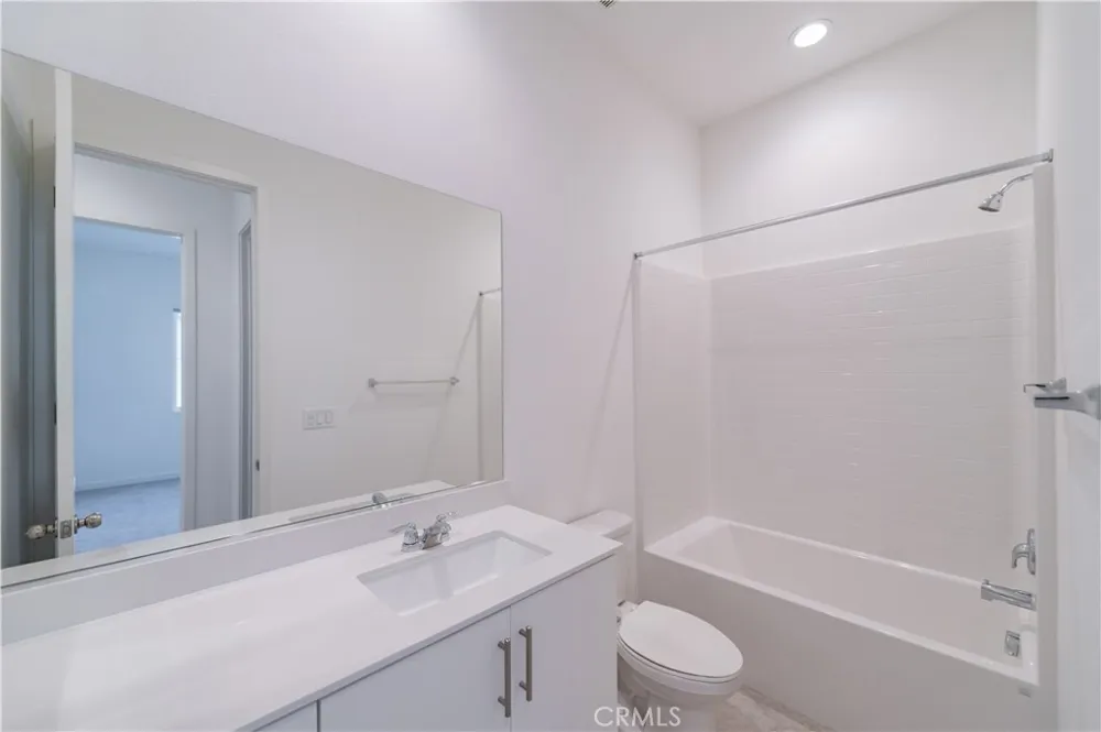 1083 Cadence Irvine, CA 92618