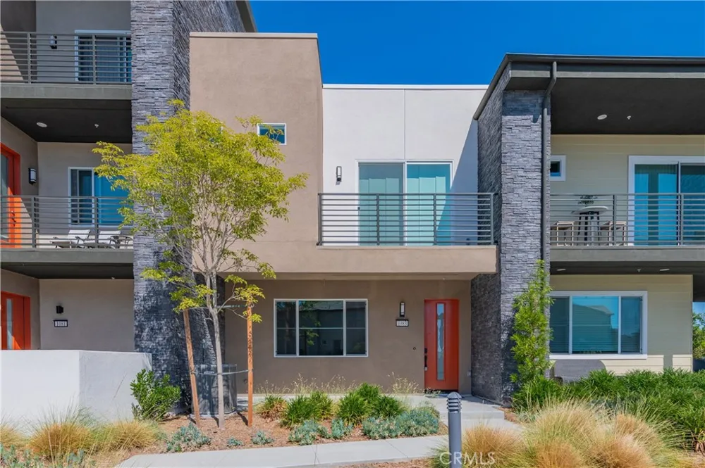 1083 Cadence Irvine, CA 92618