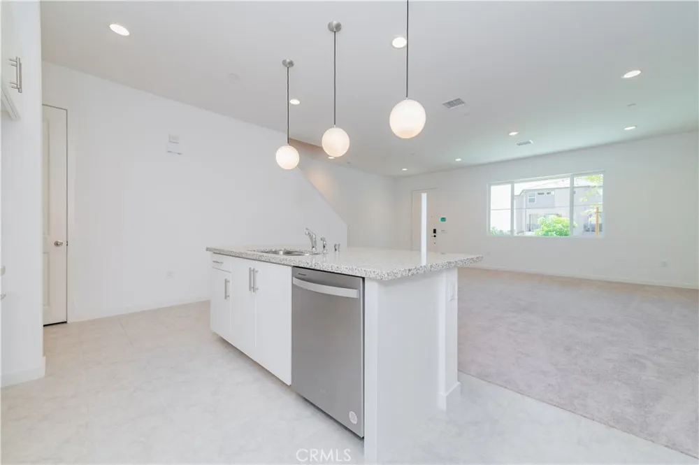 1083 Cadence Irvine, CA 92618