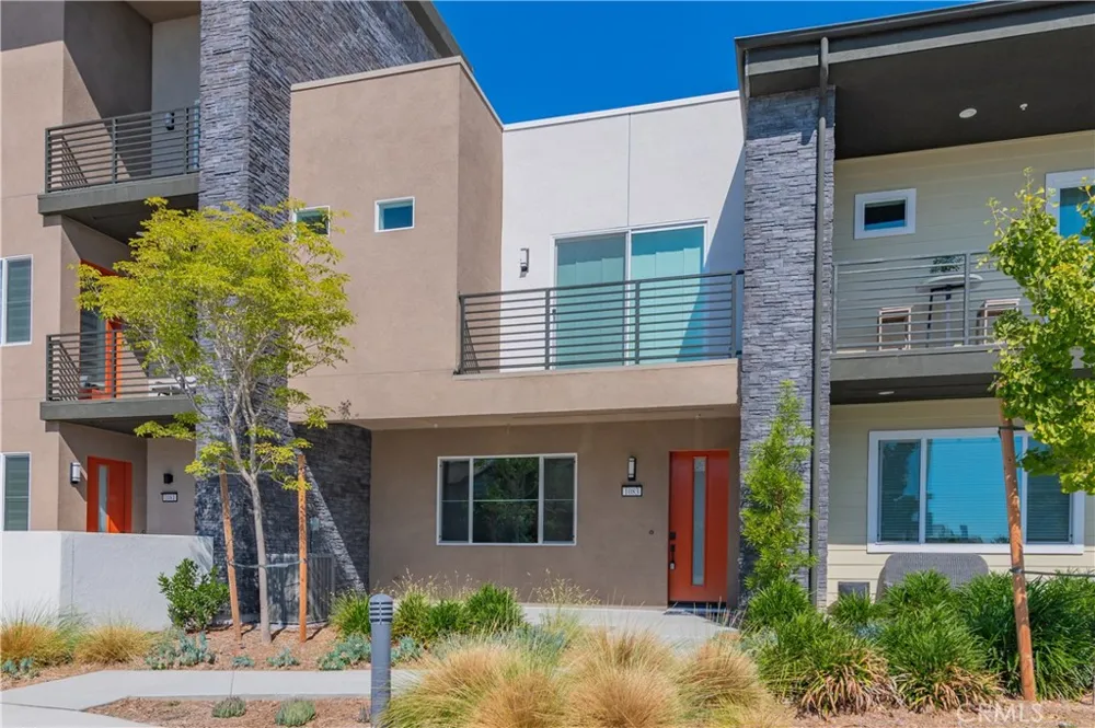 1083 Cadence Irvine, CA 92618