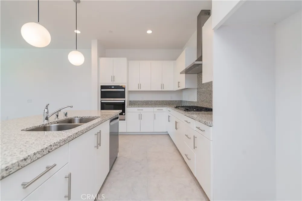 1083 Cadence Irvine, CA 92618