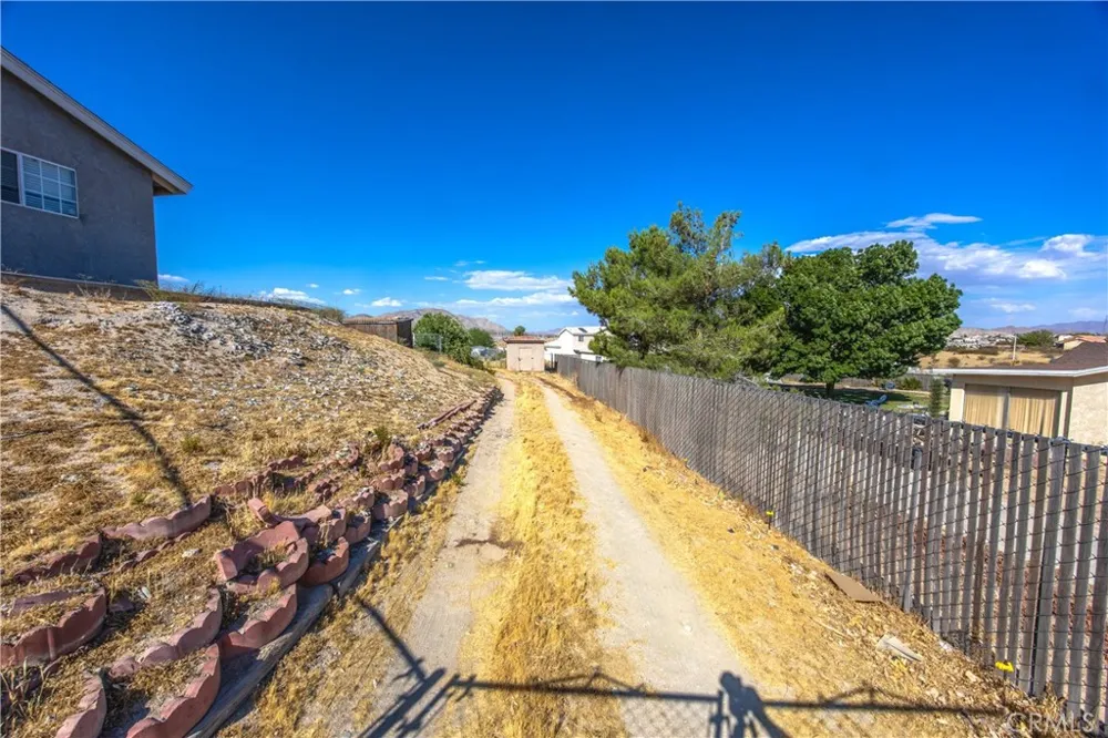 16671 Hagador Avenue Victorville, CA 92394