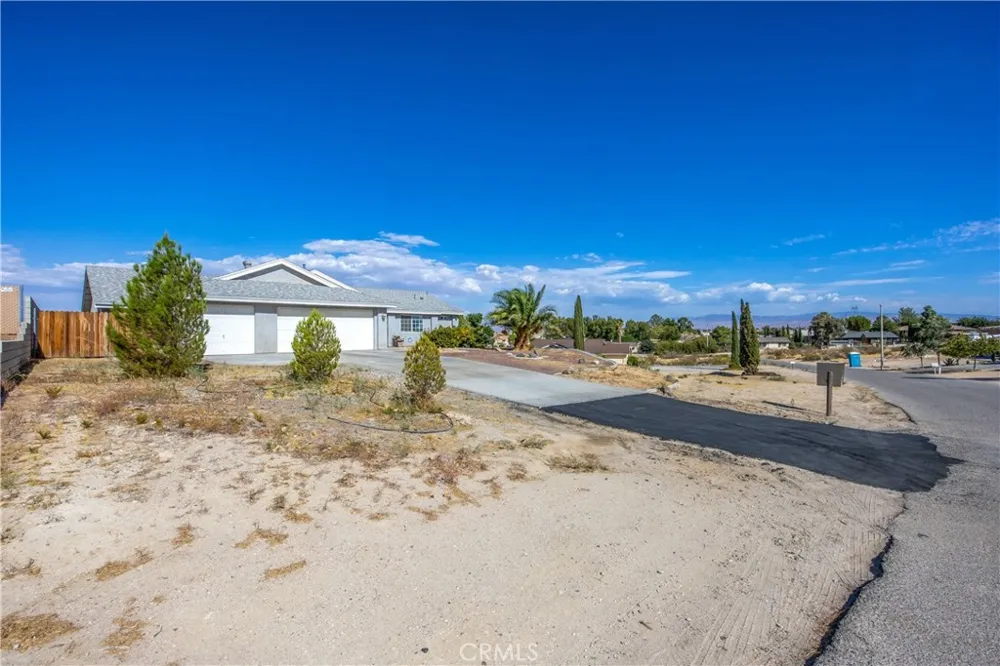 16671 Hagador Avenue Victorville, CA 92394