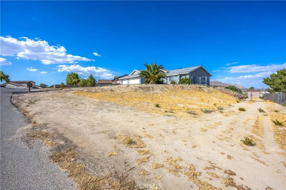 16671 Hagador Avenue Victorville, CA 92394