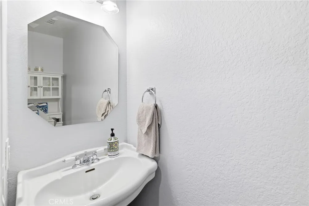 563 Wayland Court Claremont, CA 91711