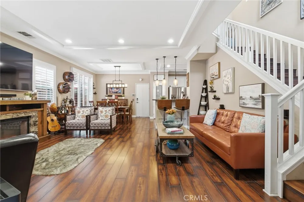 24045 Whitewater Drive Valencia, CA 91354