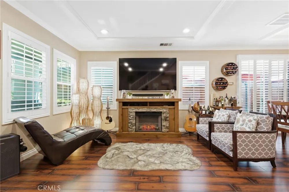 24045 Whitewater Drive Valencia, CA 91354