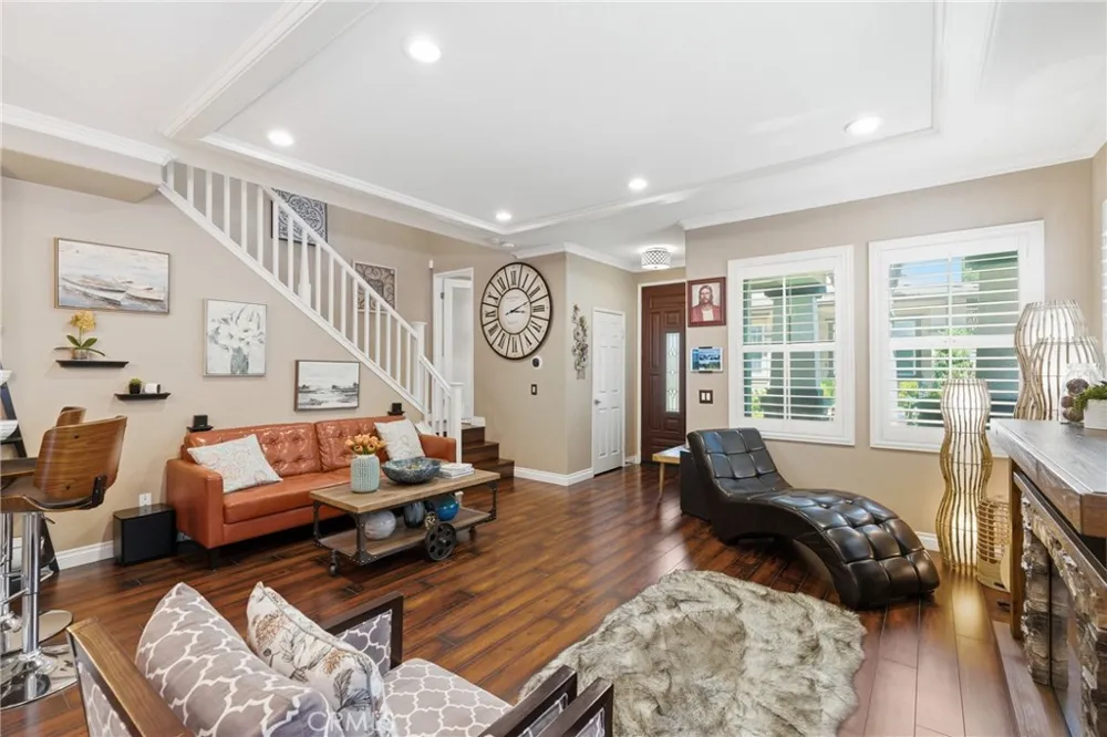 24045 Whitewater Drive Valencia, CA 91354