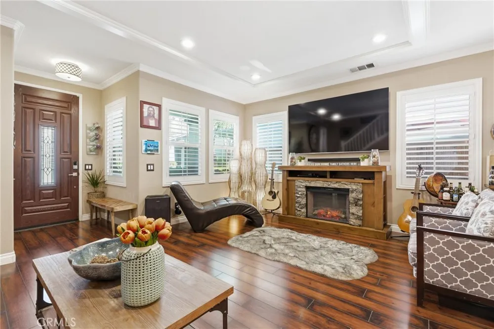 24045 Whitewater Drive Valencia, CA 91354