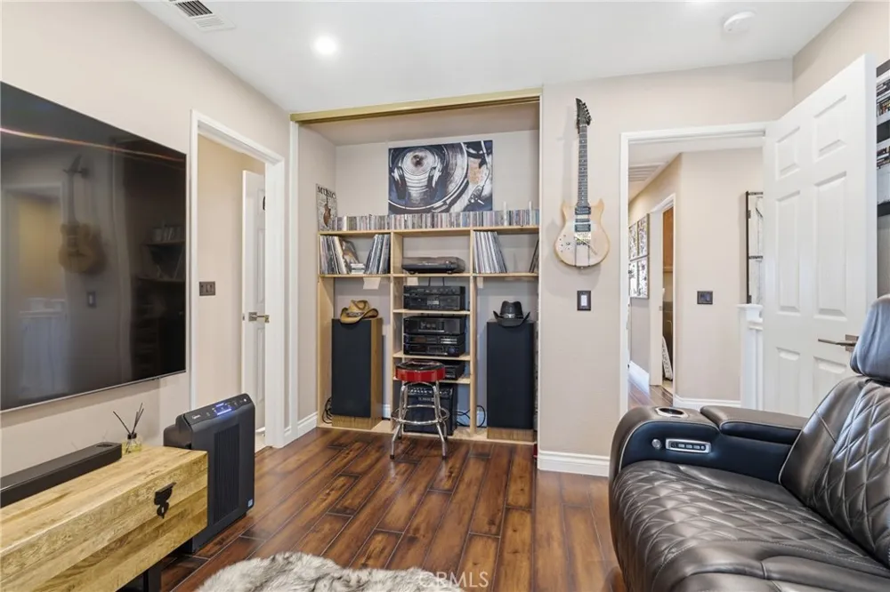 24045 Whitewater Drive Valencia, CA 91354