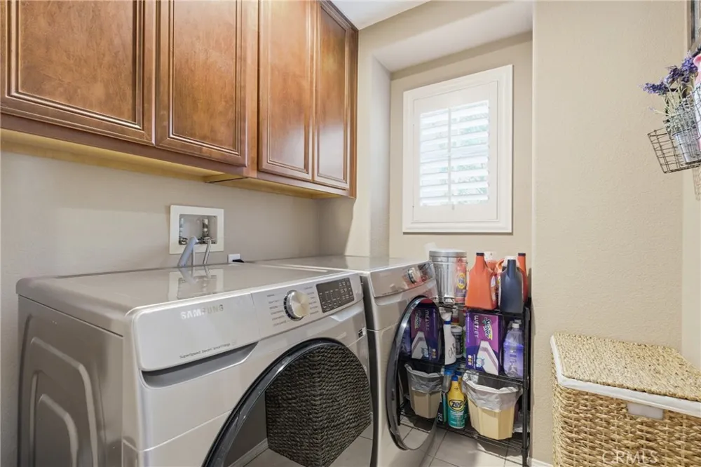 24045 Whitewater Drive Valencia, CA 91354