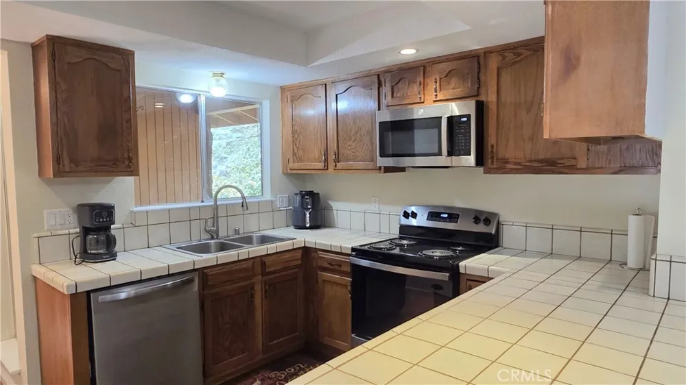 6566 Woodward Magalia, CA 95954