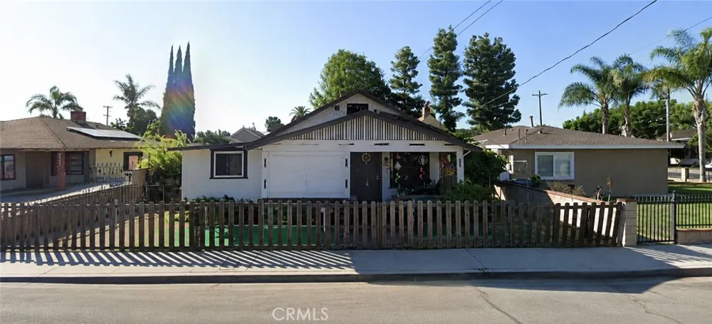 1086 W 12th Pomona, CA 91766