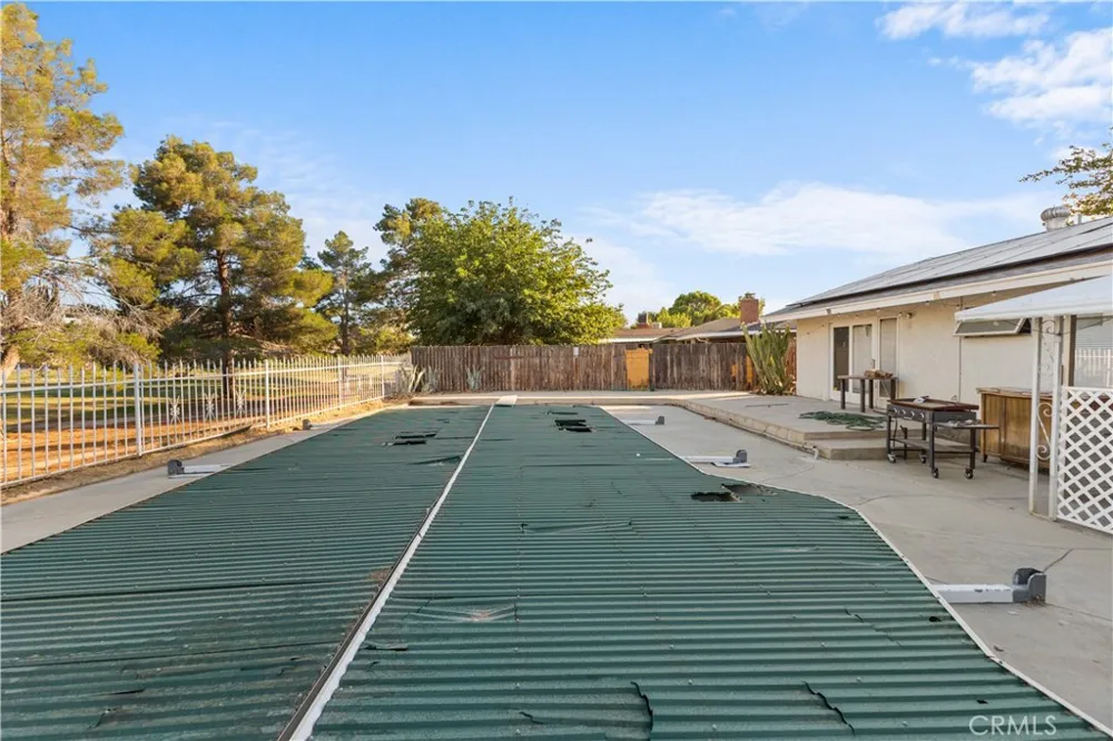 16092 Lakewood Place Victorville, CA 92395