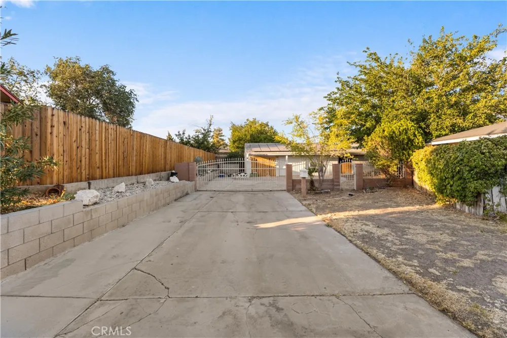 16092 Lakewood Place Victorville, CA 92395