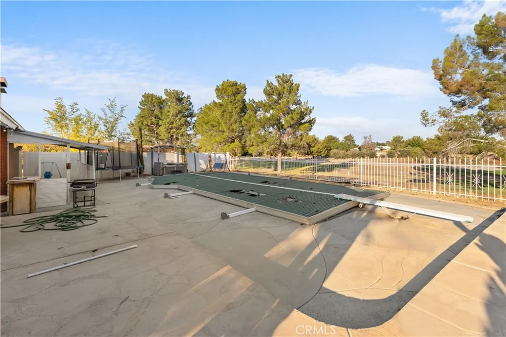 16092 Lakewood Place Victorville, CA 92395