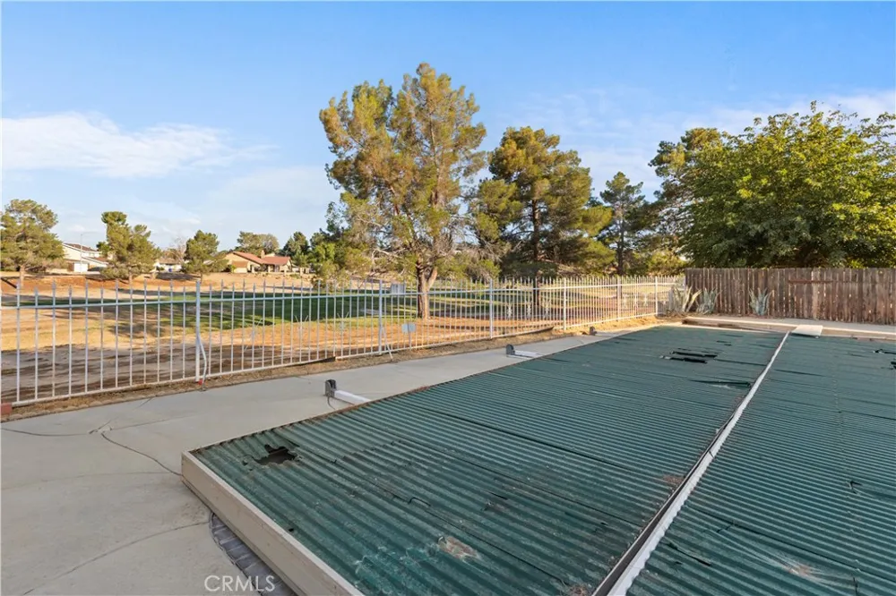 16092 Lakewood Place Victorville, CA 92395