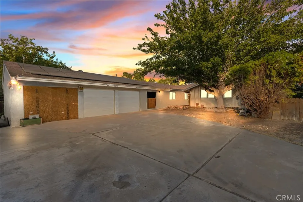 16092 Lakewood Place Victorville, CA 92395