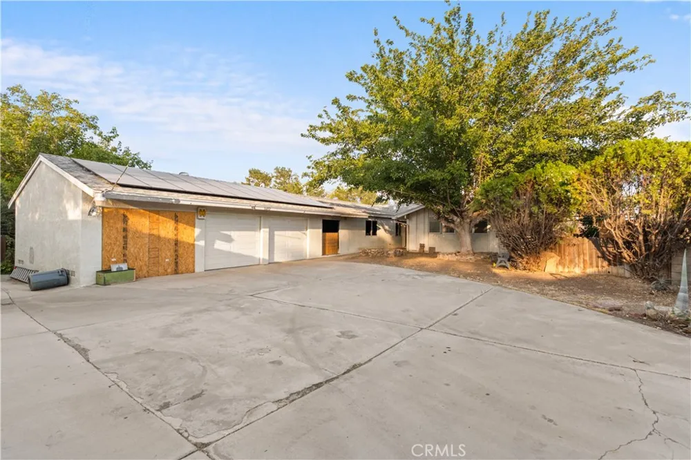16092 Lakewood Place Victorville, CA 92395