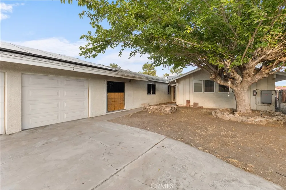 16092 Lakewood Place Victorville, CA 92395