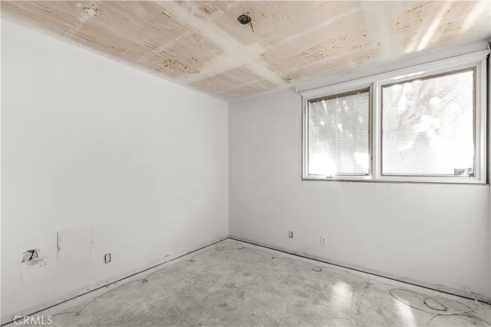 16092 Lakewood Place Victorville, CA 92395